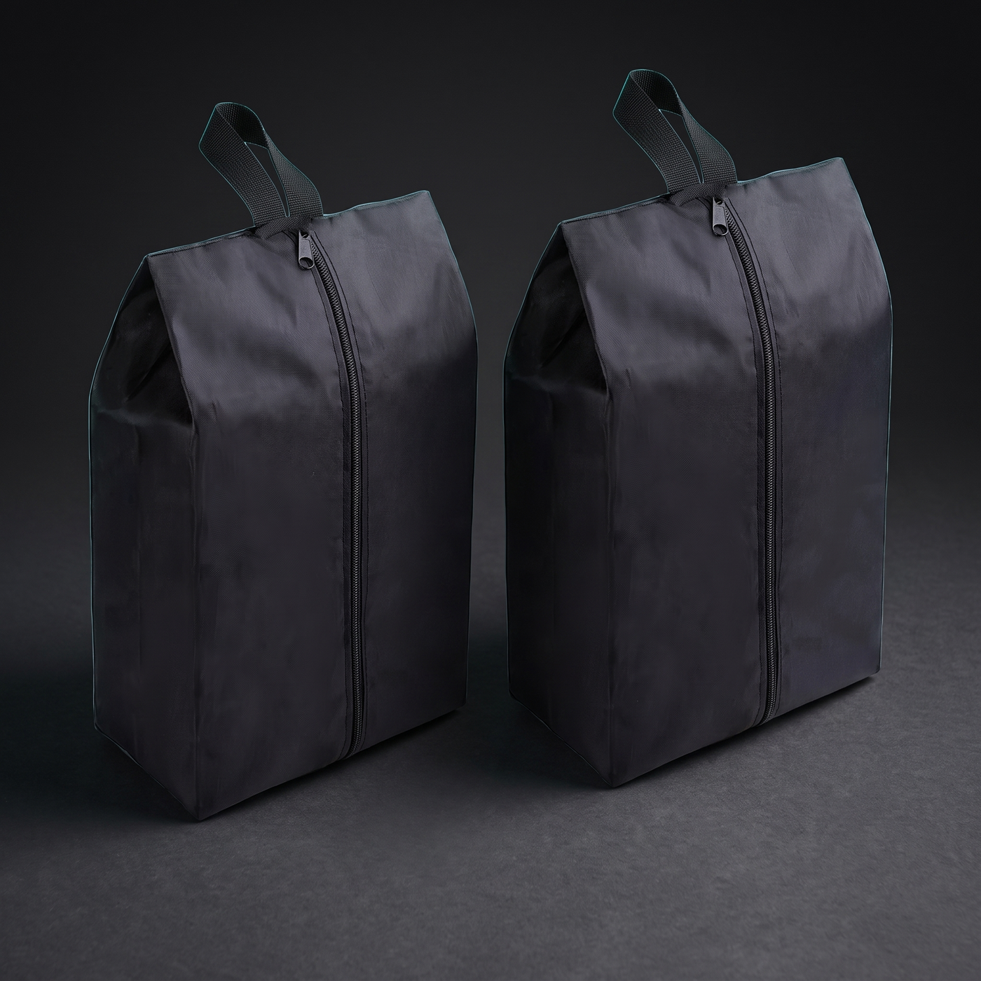 Sac à chaussures Voyra — nylon noir, studio 2K
